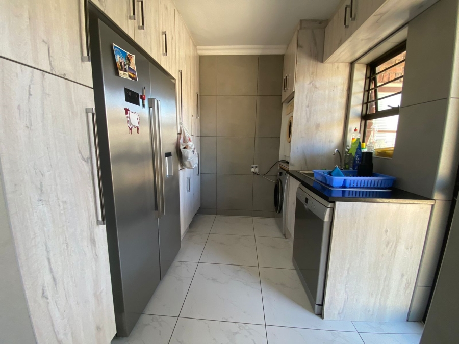To Let 2 Bedroom Property for Rent in Table View Western Cape